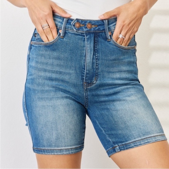 NEW Judy Blue PLUS 2XL Size Tummy Control Double Button Bermuda Denim Shorts - Picture 1 of 12